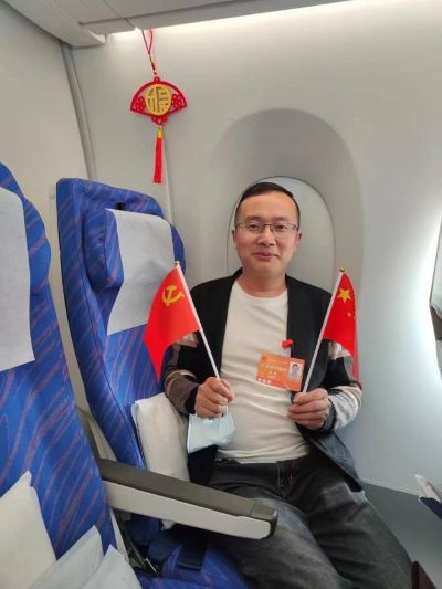 全國(guó)人大代表南亞公司劉進(jìn)：不遺余力為一線工人鼓與呼(圖2)